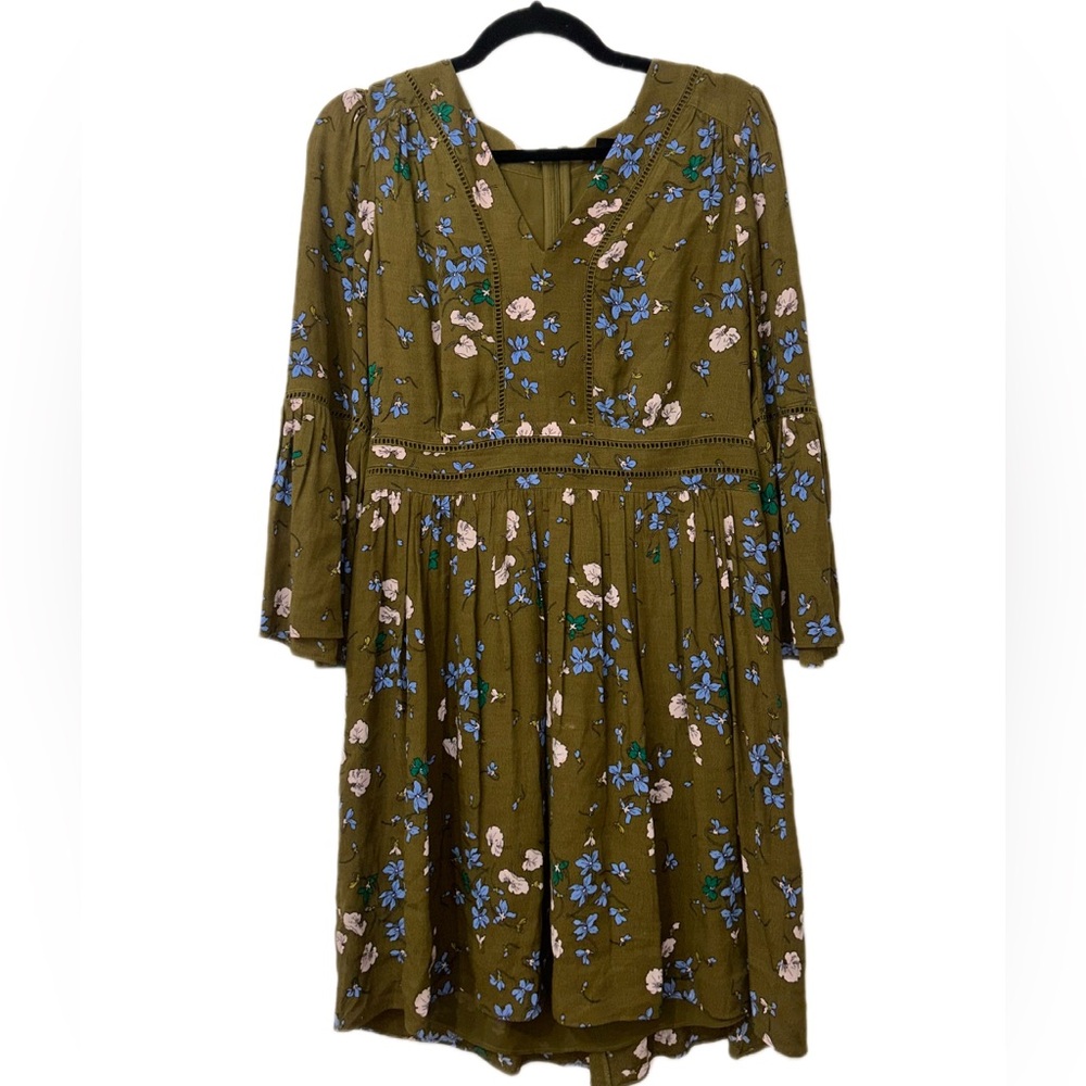 Ann Taylor olive green floral print V-neck flare‎ dress with bell sleeves size 4